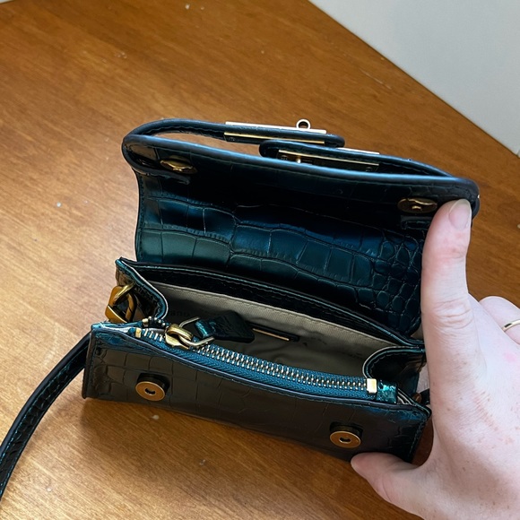 Guess mini bag. Metallic Blue. - Picture 4 of 4